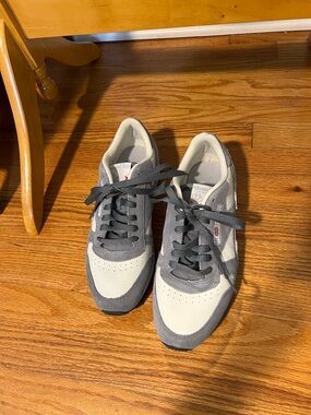 Reebok classic sneakers in gray and white